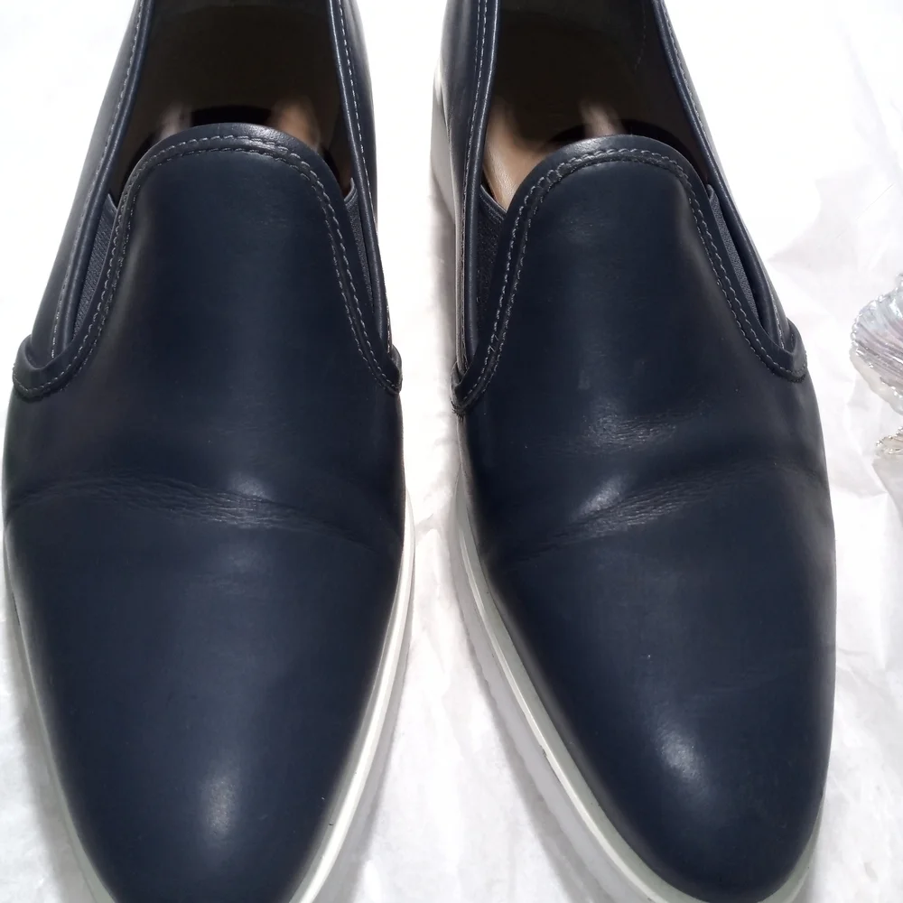 Everlane Blue and White Slip-On Loafers